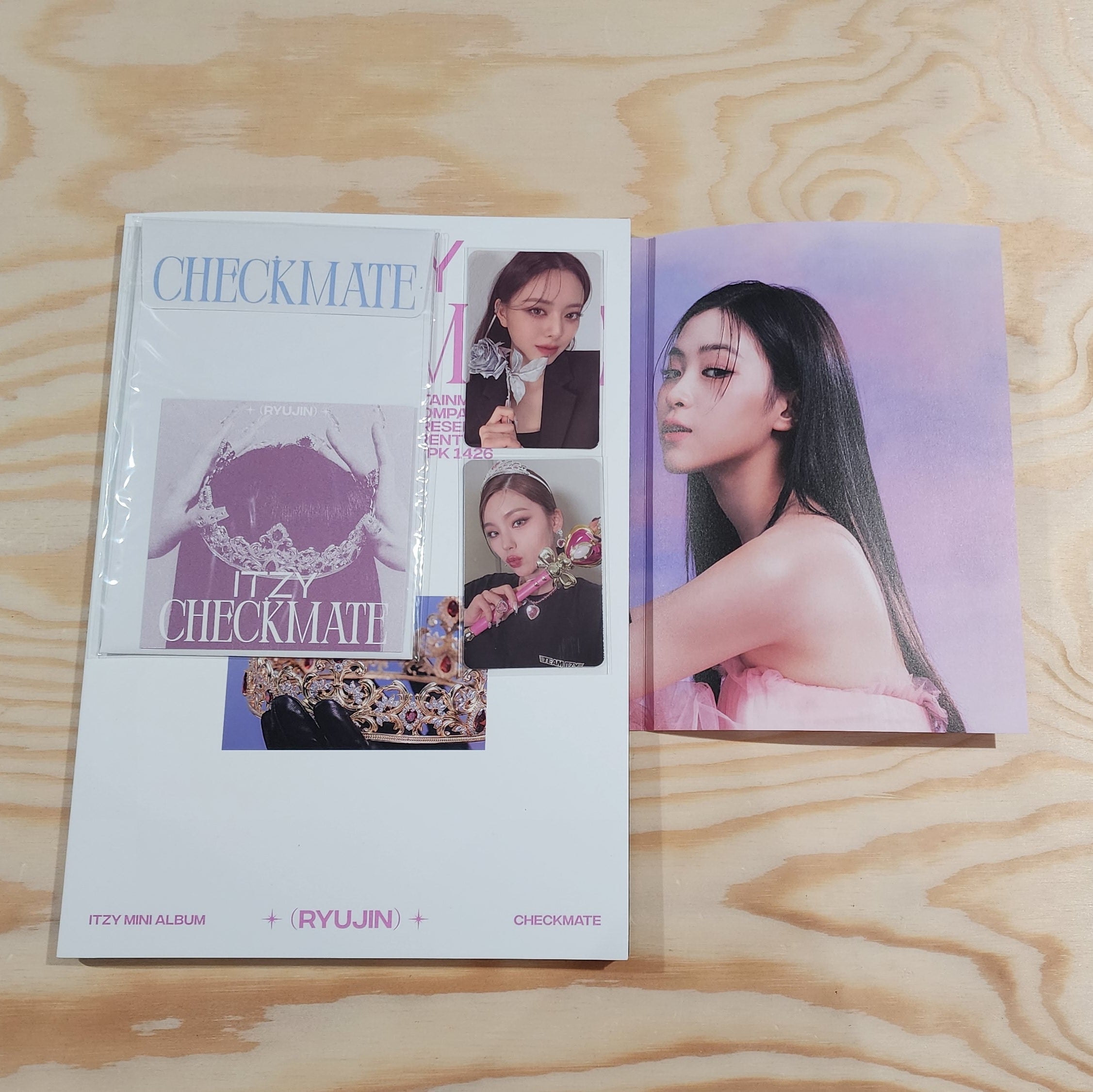 ITZY (있지) ALBUM - [CHECKMATE] (STANDARD EDITION : OPENED ALBUM